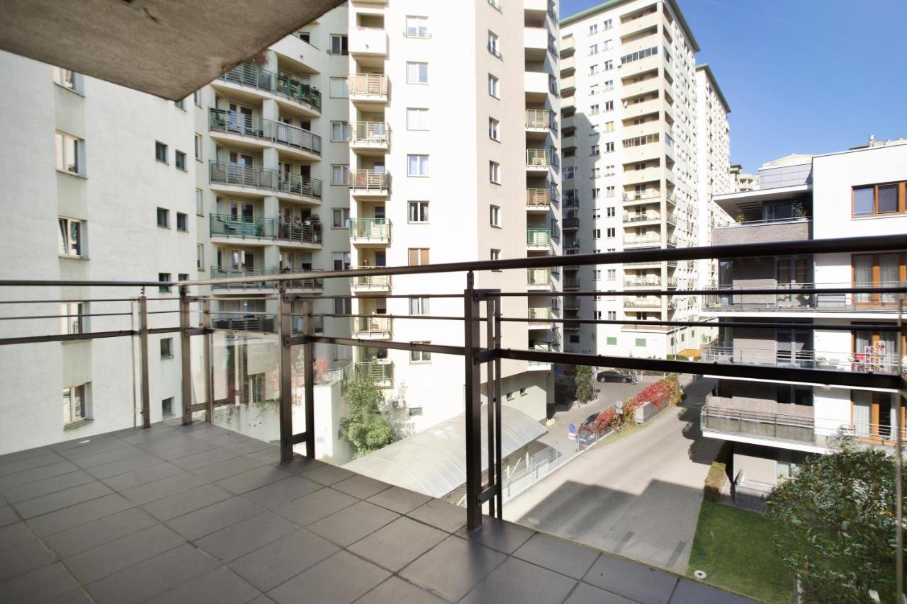 2 Bedrooms Bukowinska P&O Serviced Apartments Варшава Екстериор снимка