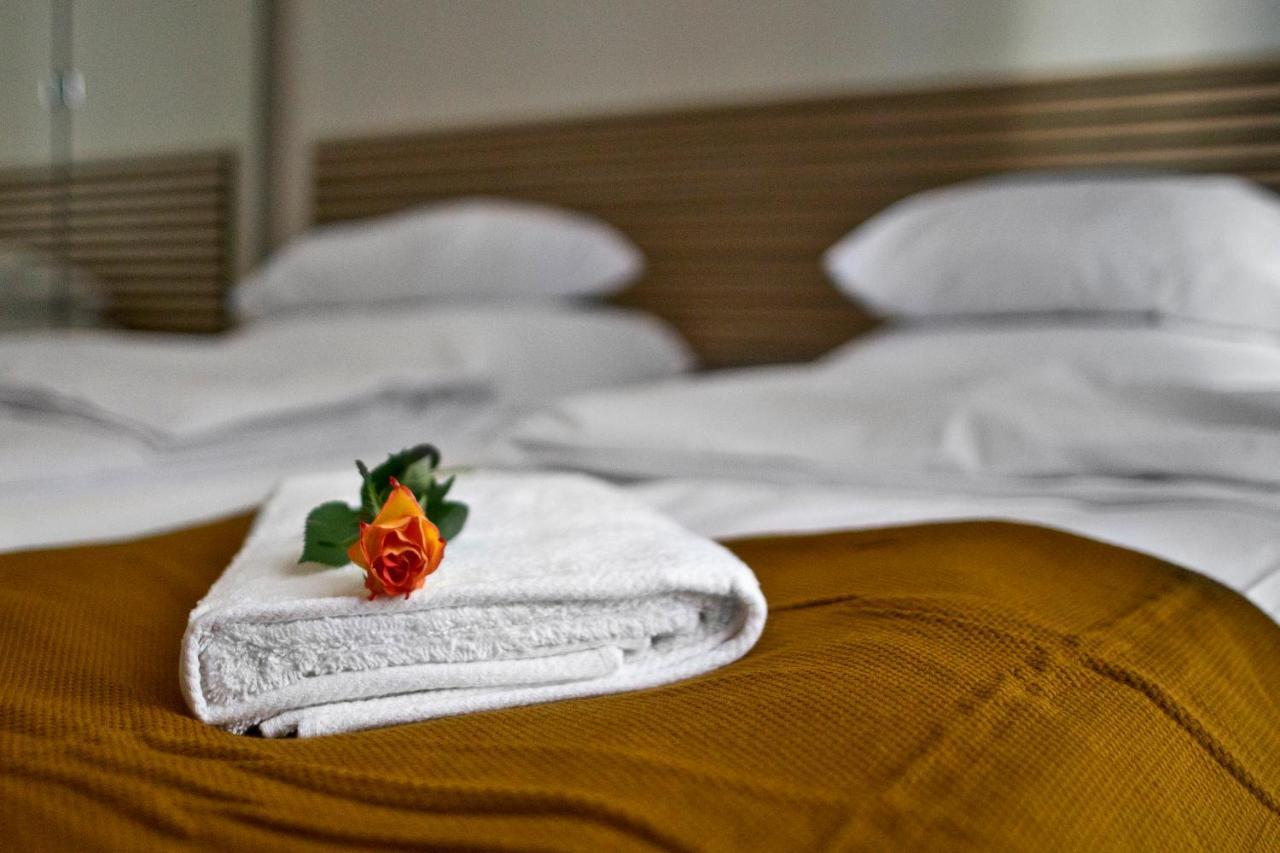 2 Bedrooms Bukowinska P&O Serviced Apartments Варшава Екстериор снимка